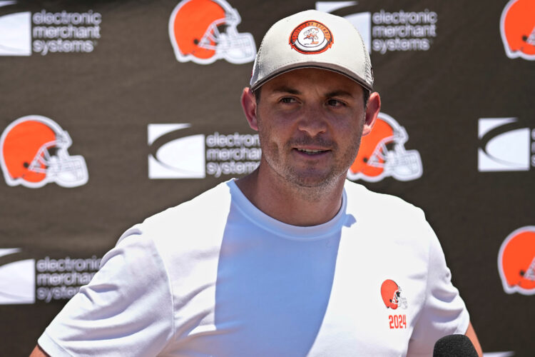 Browns give Rees play-calling duties
